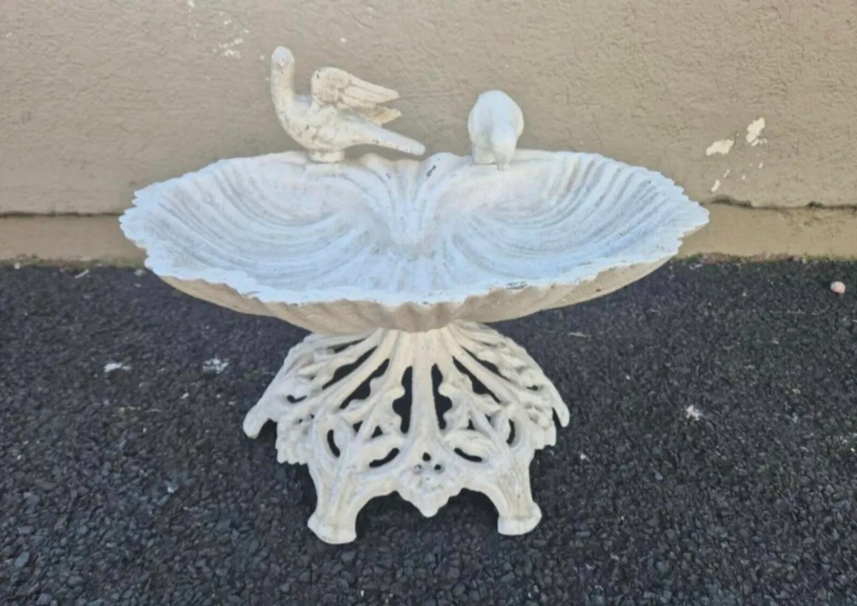 Water fountain - Image 1
