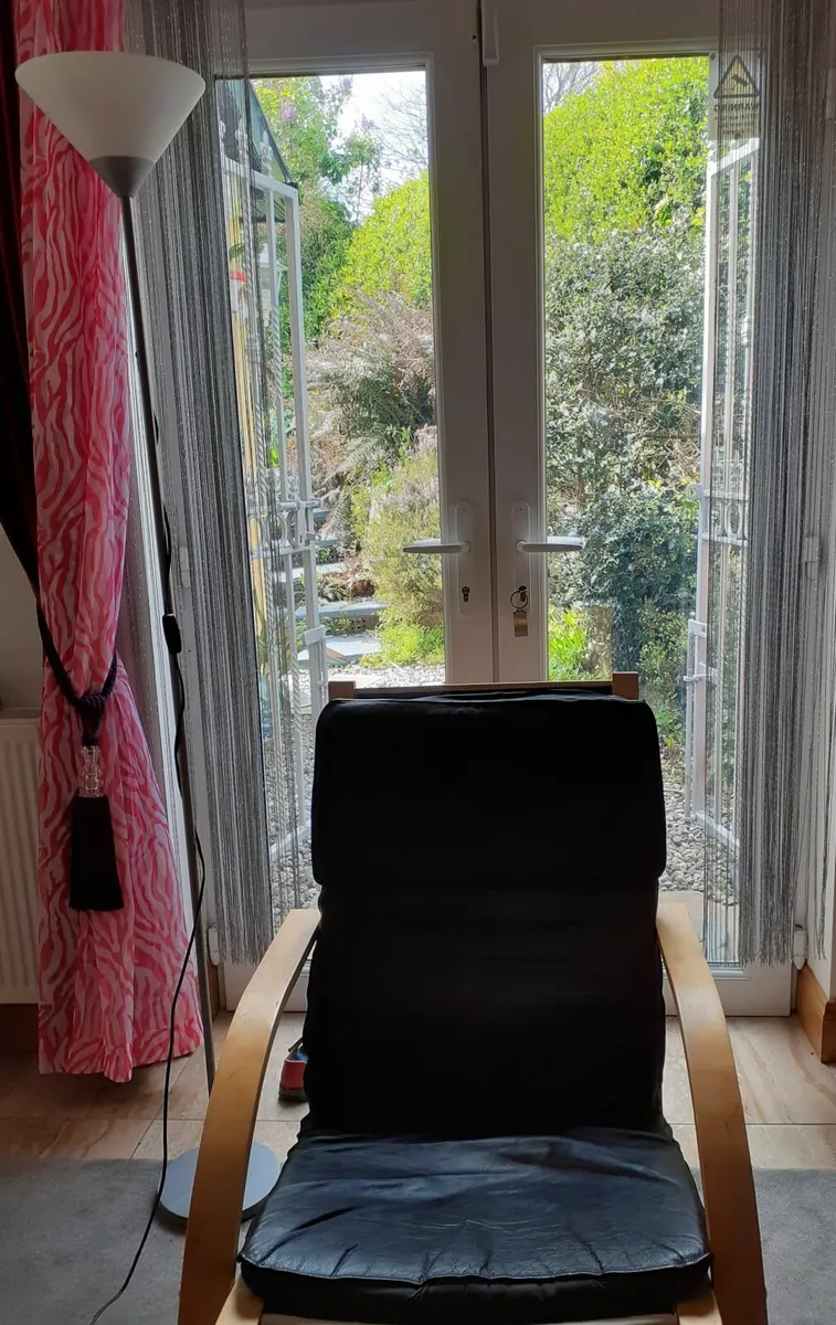 Leather lounge chair and lamp - Image 2