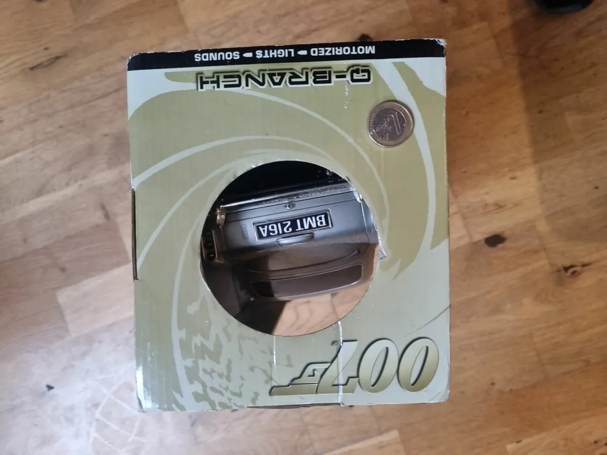 007 james bond collectables - Image 1