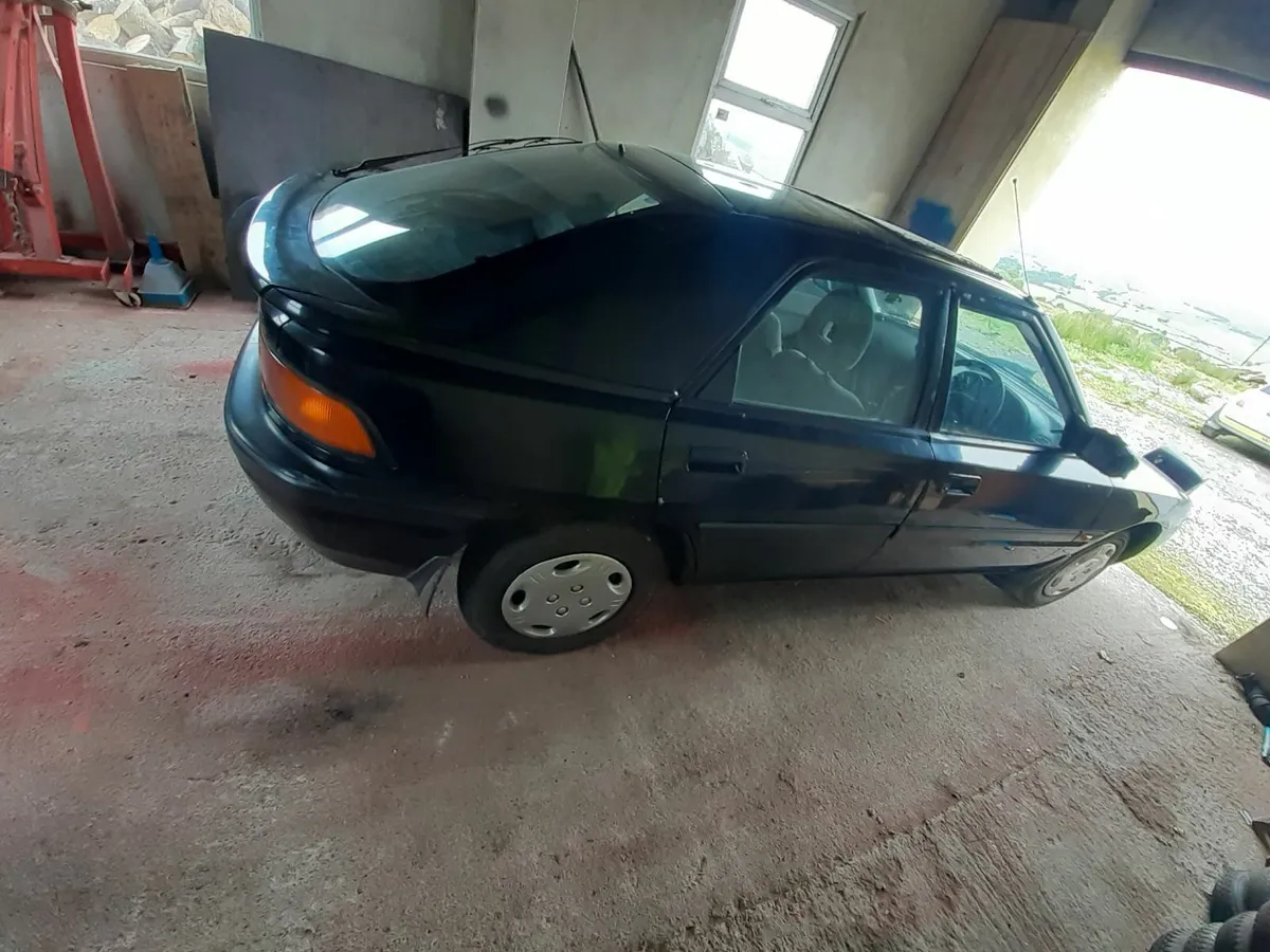 Mazda 323F 1991 - Image 4