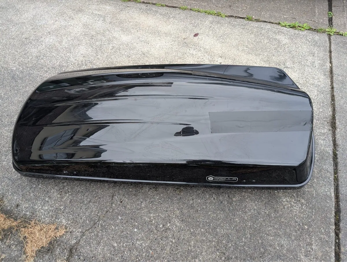 Roof box - Image 1