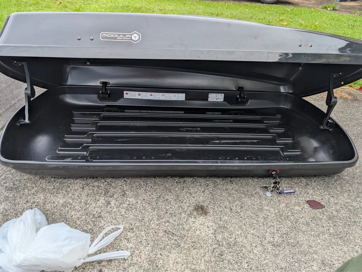 Roof box - Image 3