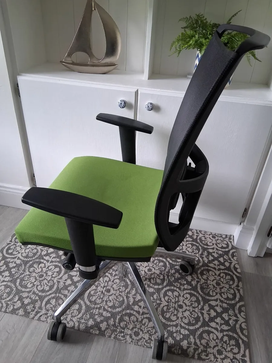Ergonomic Office Chair - Image 3