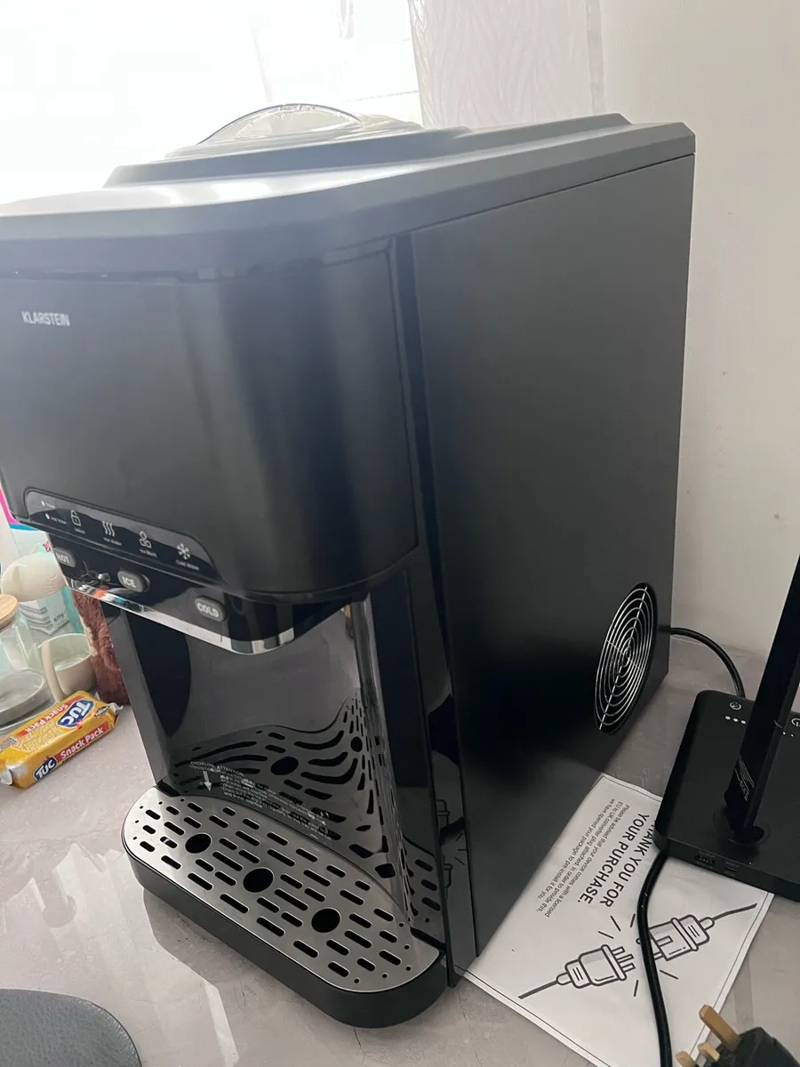 Ice maker - Image 1
