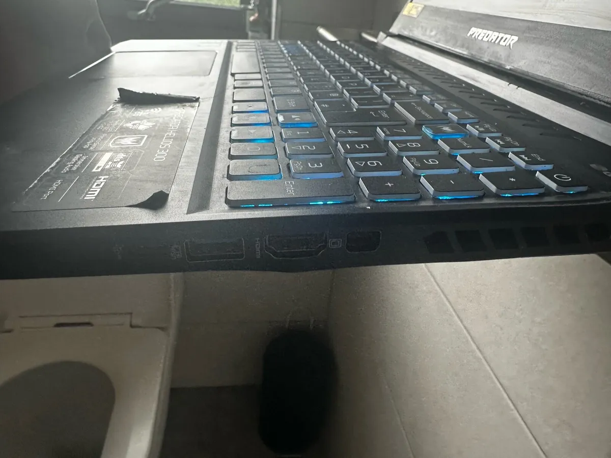 Acer predator Helios 3000 - Image 4