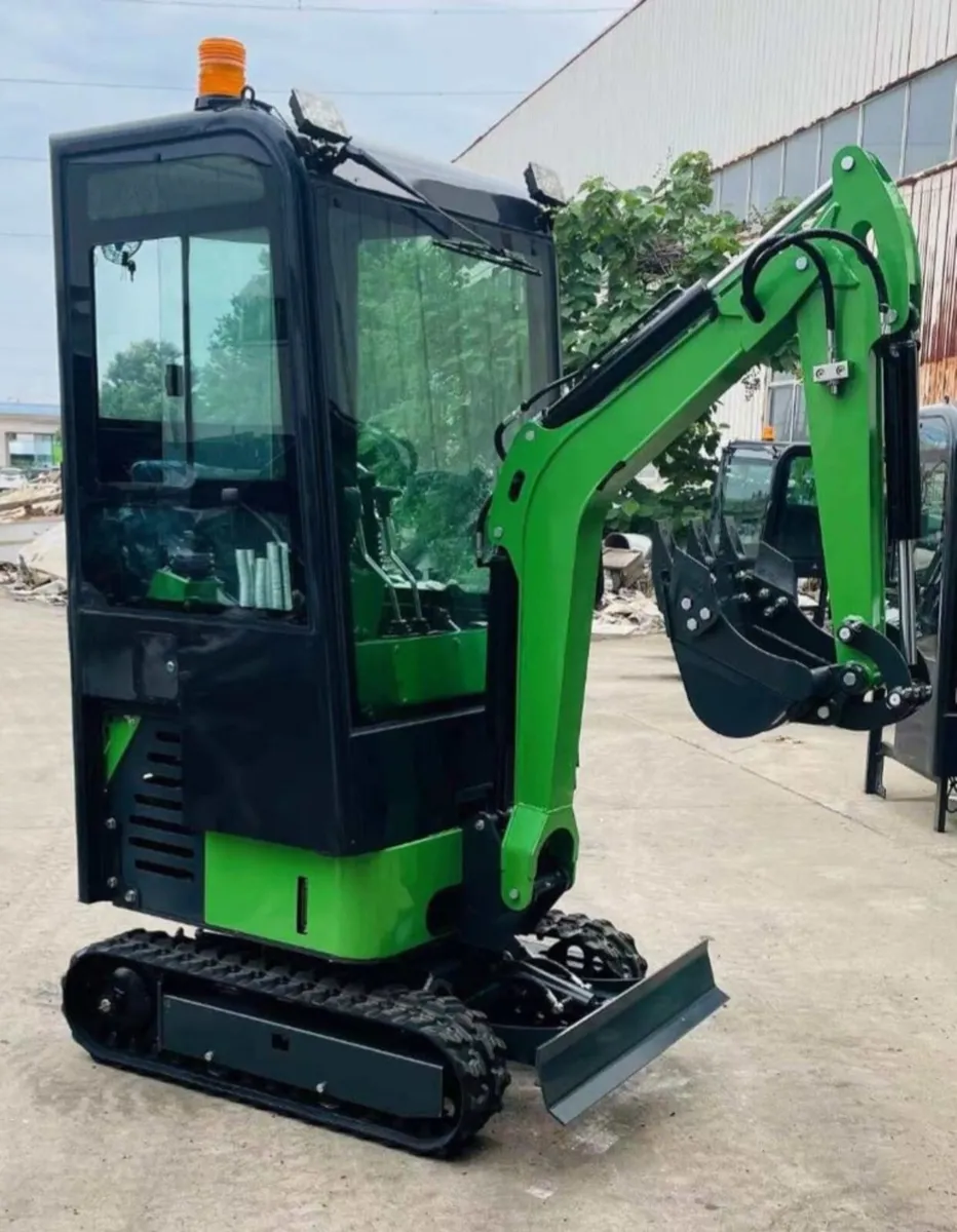 1.5t mini digger - Image 2