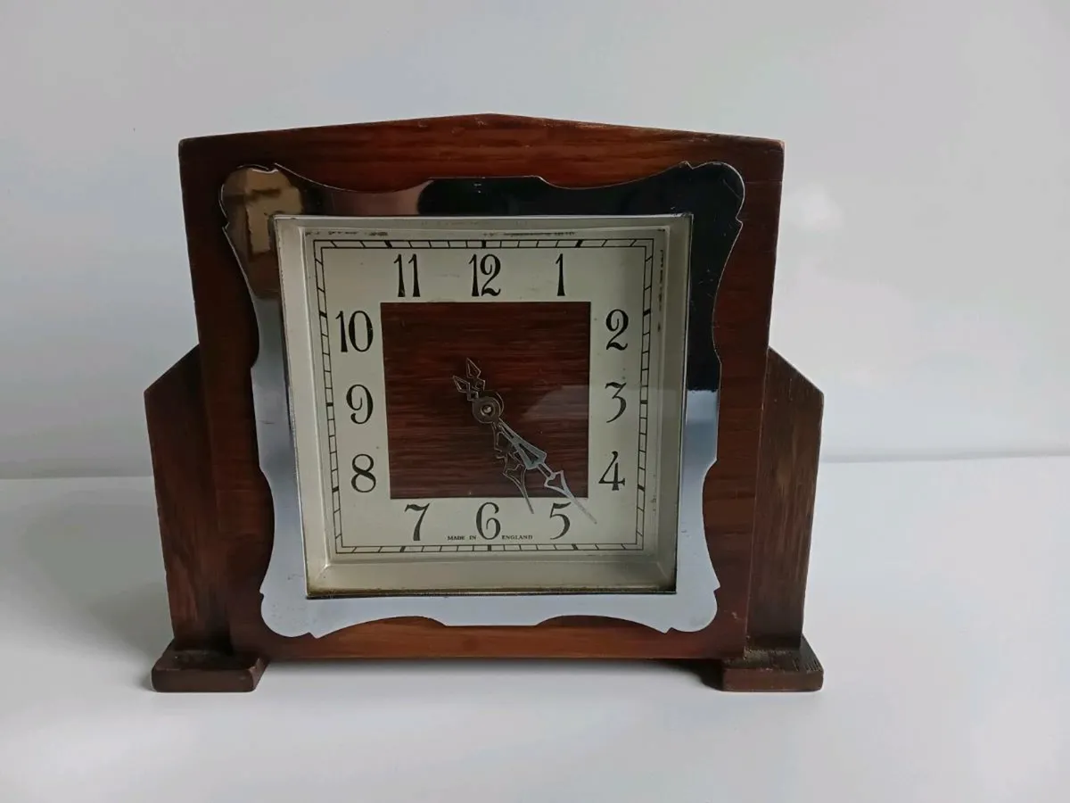 Vintage Enfield Art Deco Oak Mantel Clock - Image 1