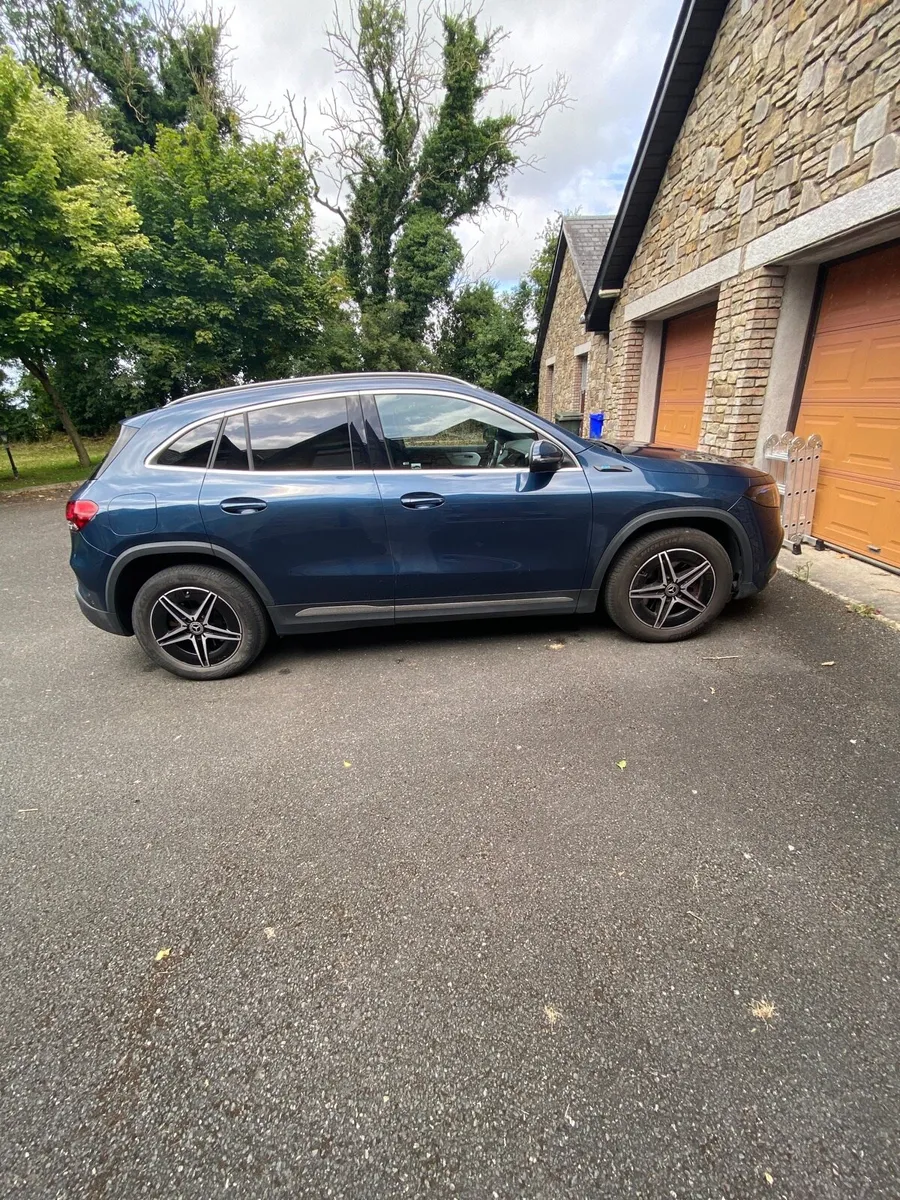 Mercedes Benz - Image 1