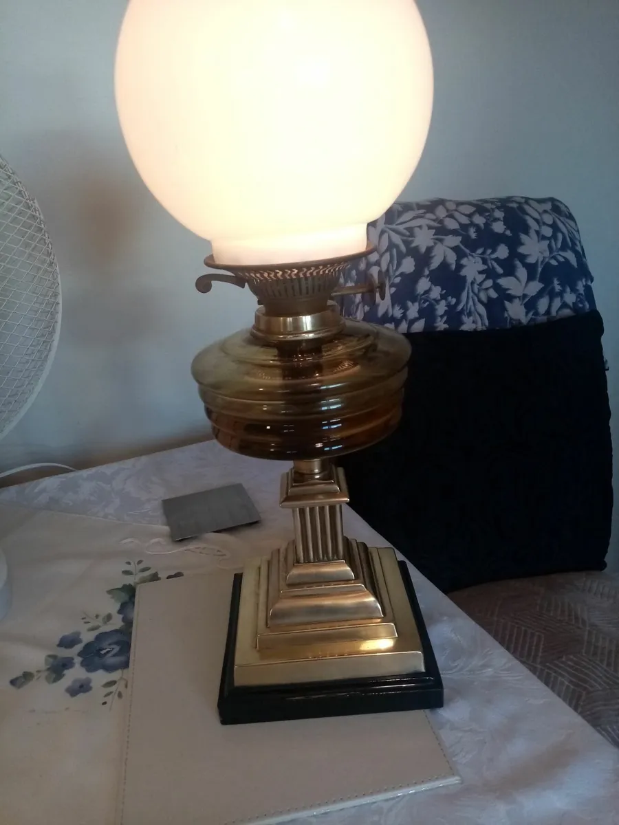 2 victorian Oil lamps - Image 3