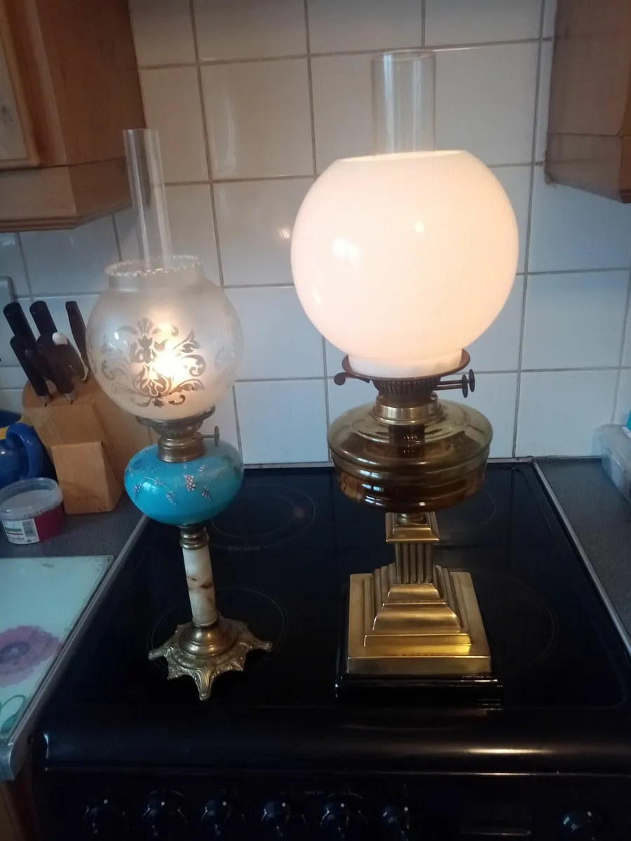 2 victorian Oil lamps - Image 1