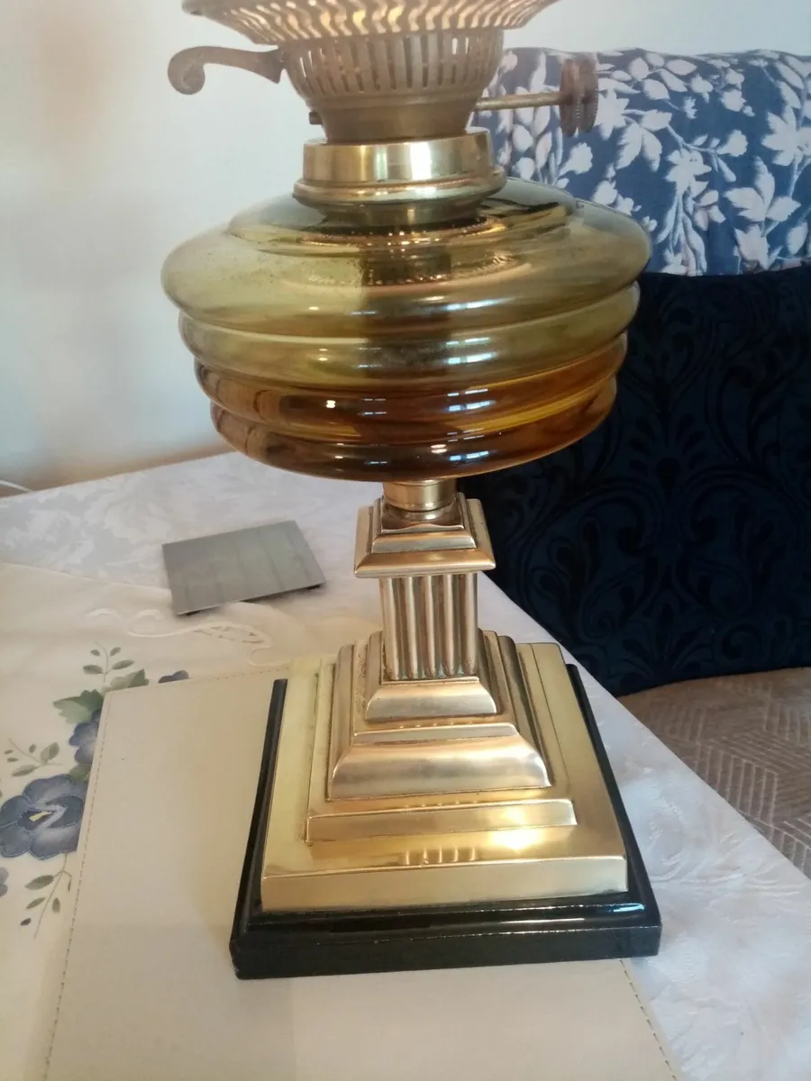 2 victorian Oil lamps - Image 4