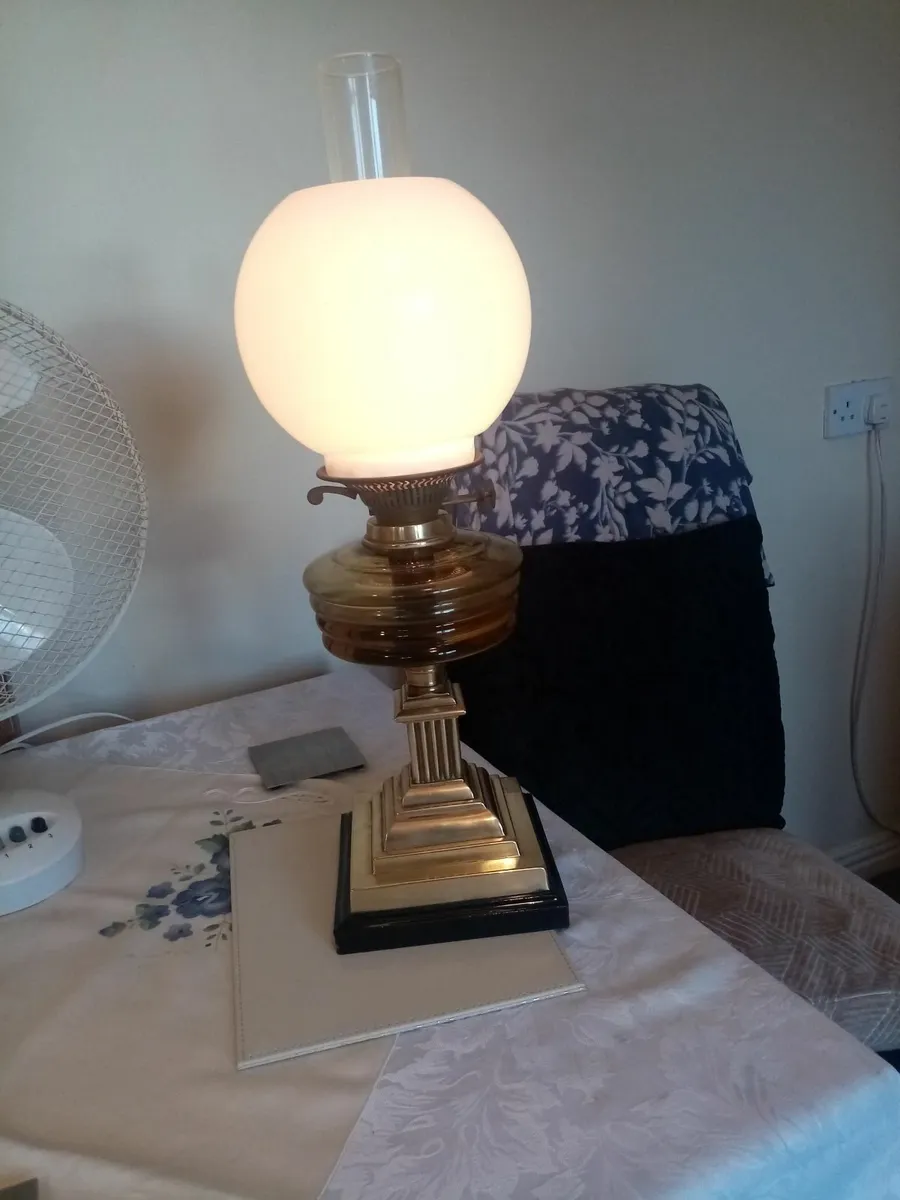 2 victorian Oil lamps - Image 2