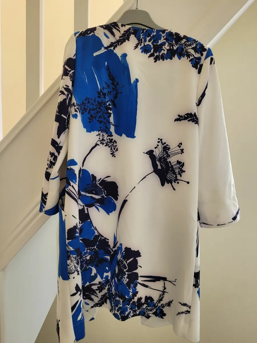 Womens Coat Size 10 - Image 4