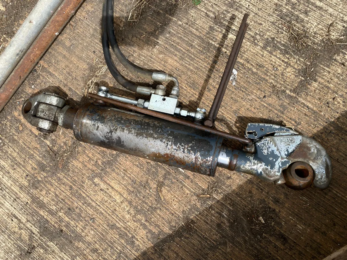 Granit Hydraulic Top Link Cat 3/3 Hook and Knuckle - Image 1