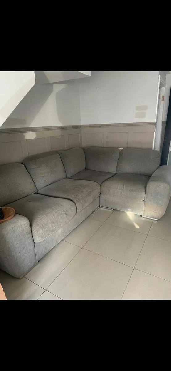 Corner sofa free - Image 1
