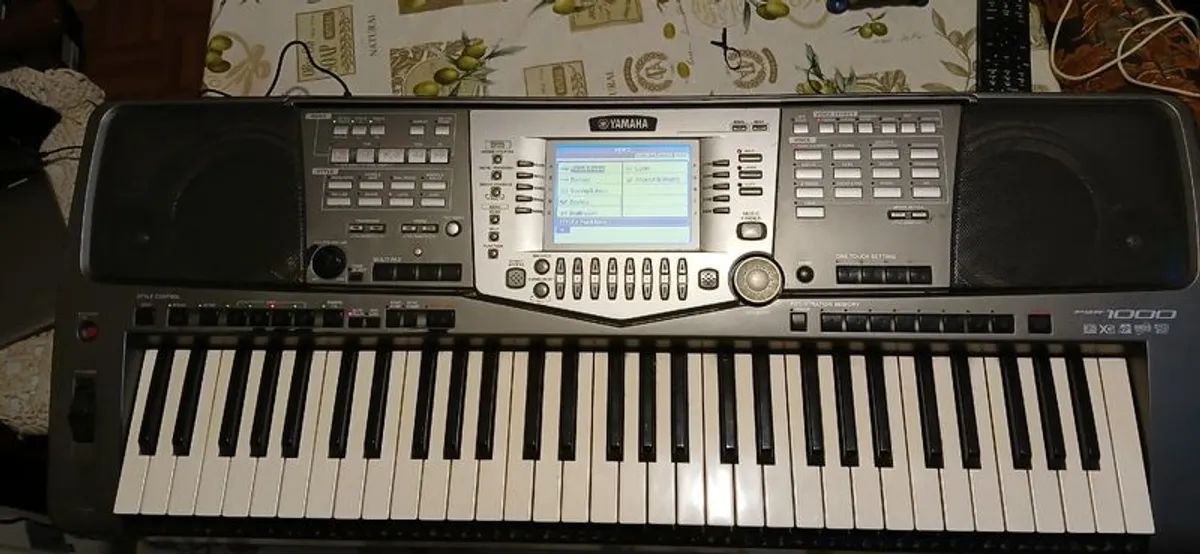 Yamaha PSR1000 Keyboard - Image 1