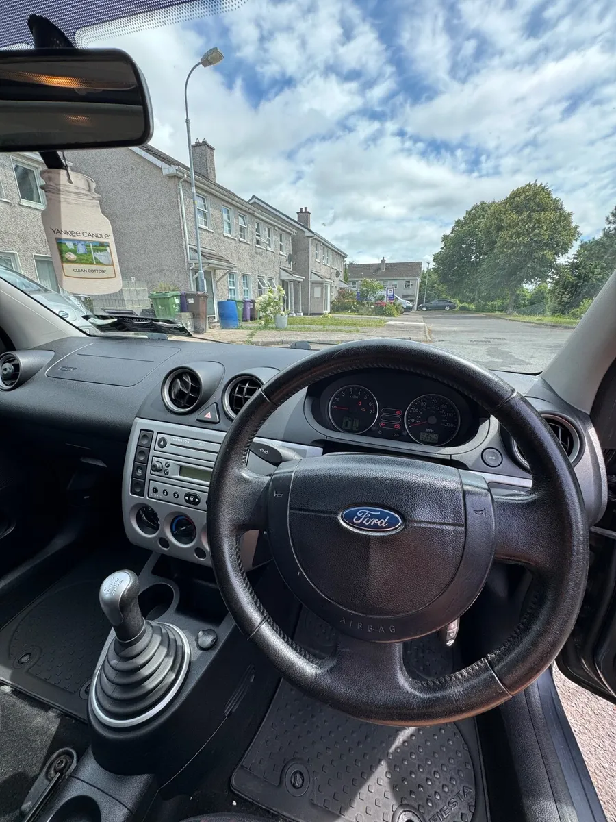 Ford Fiesta 2004 - Image 2