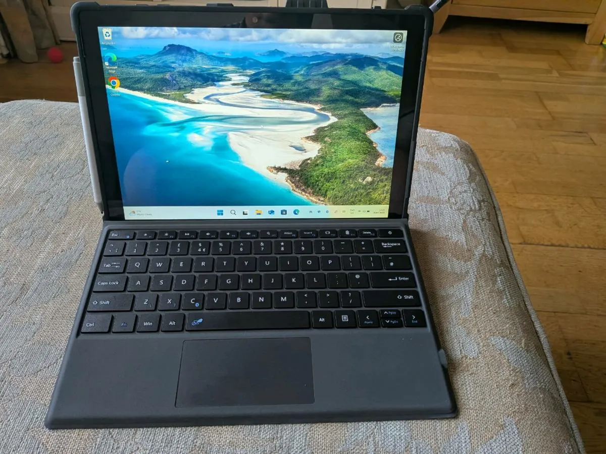 Microsoft Surface Pro 4 m3 256gb SSD 4gb RAM - Image 1