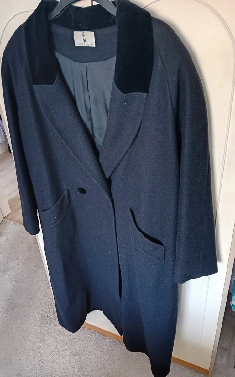 Black coat - Image 2