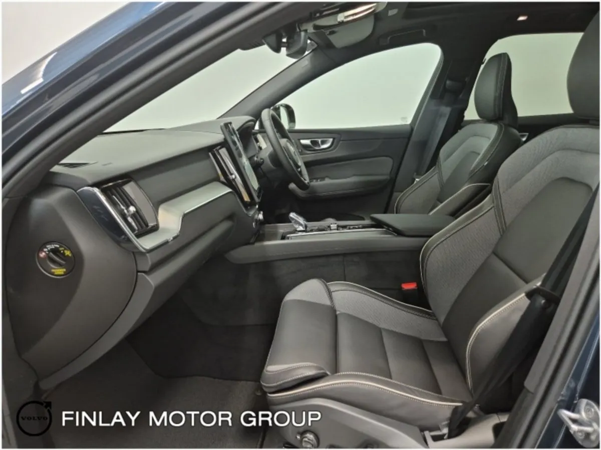 Volvo XC60 T6 Plus Black Edition . Pan Roof Upgra - Image 4