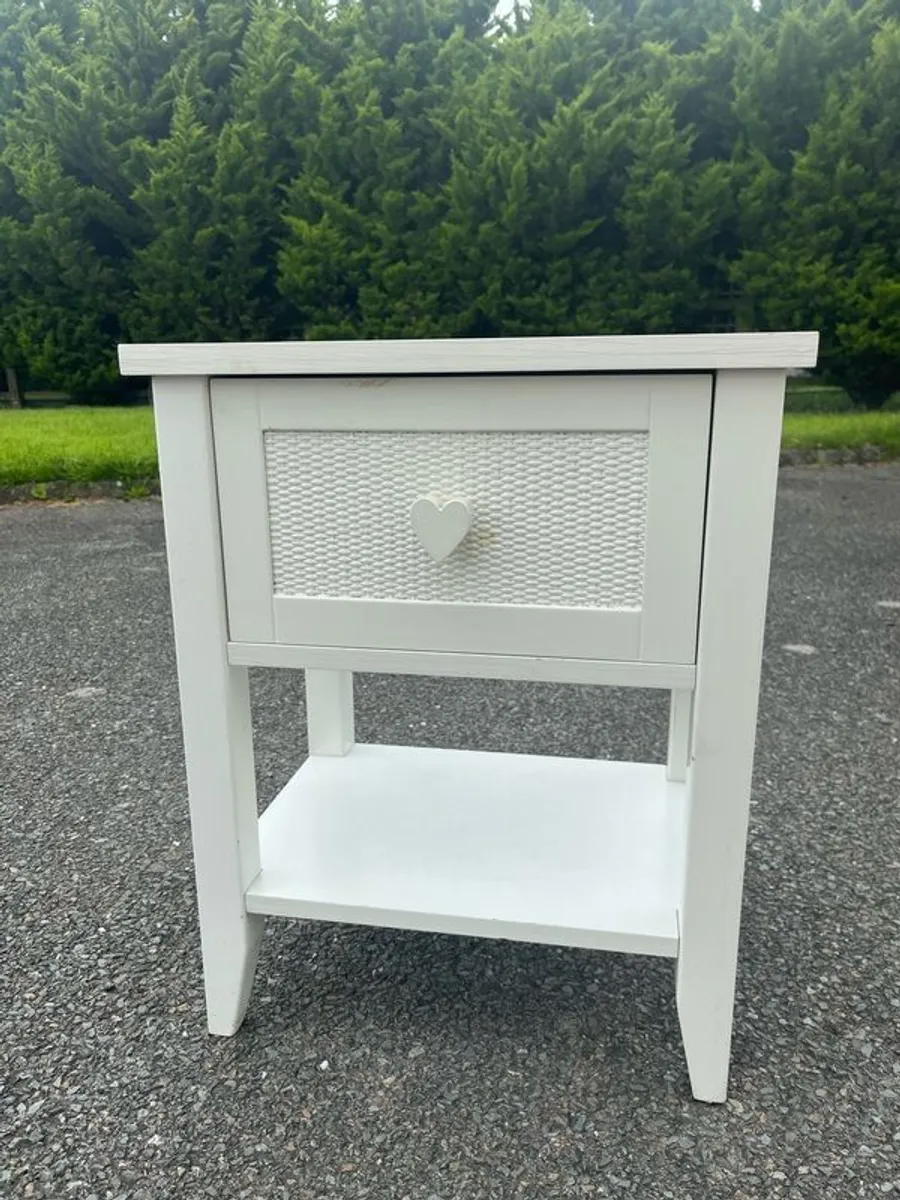 Wooden White bedside cabinet H61cms W48.5cms, there is some damage on top which could easily be covered with a small paint touch up, - Image 1