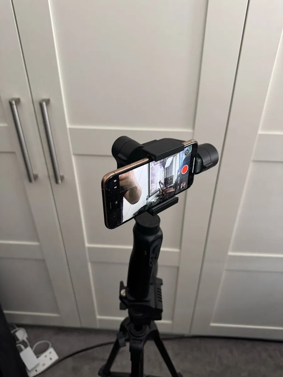 Zhiyun Smooth-Q iPhone Gimbal with tripod - Image 1