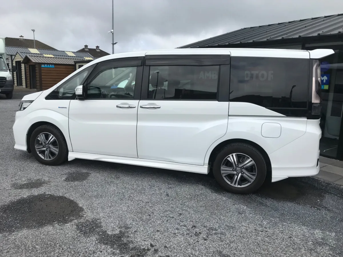 2017 Honda Stepwagon 7 Seater - Image 4