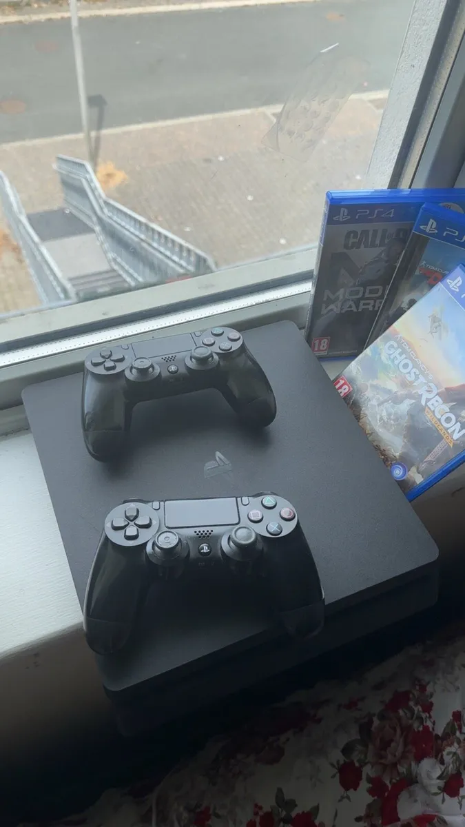 PS4 slim 500Go - Image 1