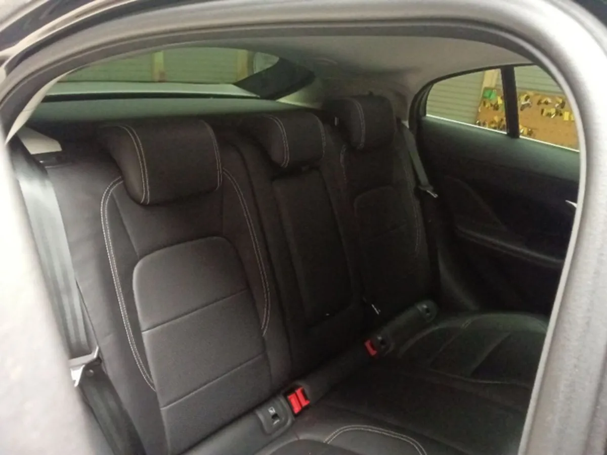 JAGUAR I-PACE EV400 HSE / HIGH SPEC / PAN SUNROOF - Image 4