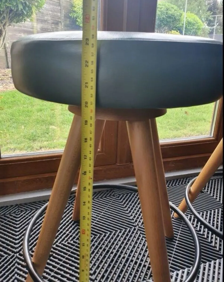 4 bar chairs / stools. - Image 3