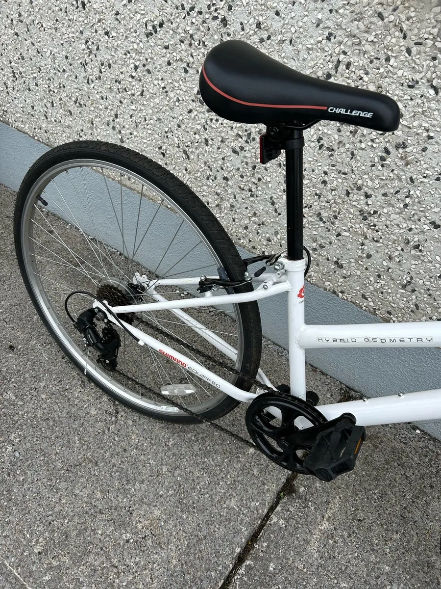 Challenge Hybrid Bicycle - Image 2