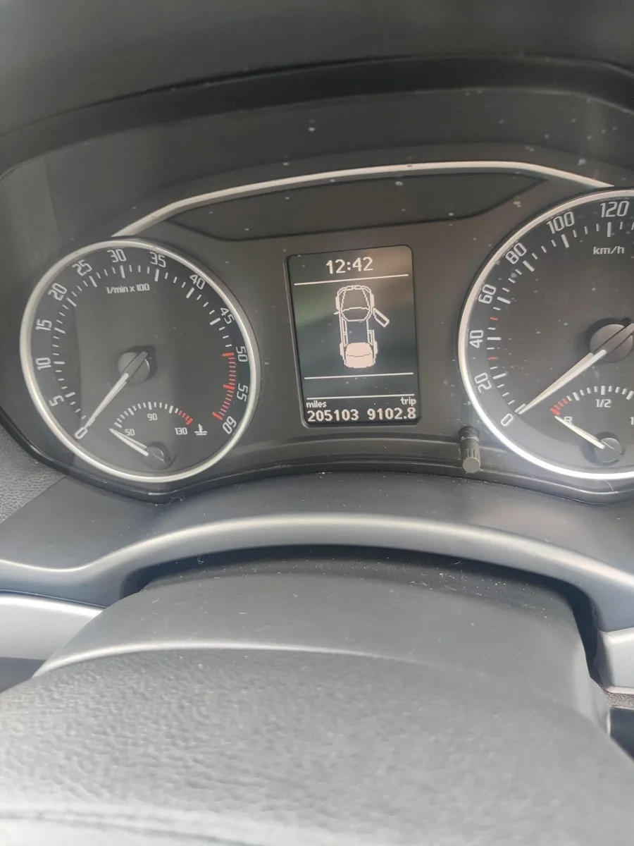 Skoda Octavia 2012 - Image 2