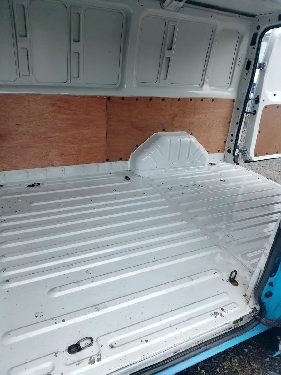 Ford Transit 2012 - Image 2