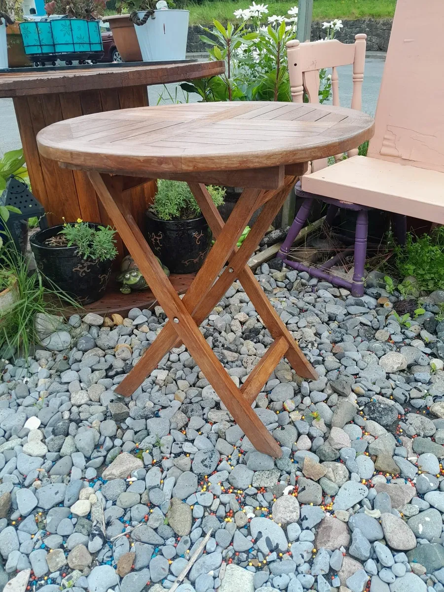 patio table - Image 1