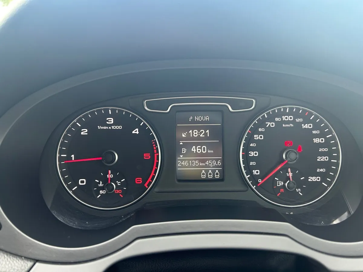 Audi Q3 2012 - Image 4