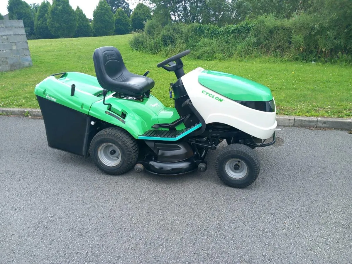 Ride on lawnmower - Image 1