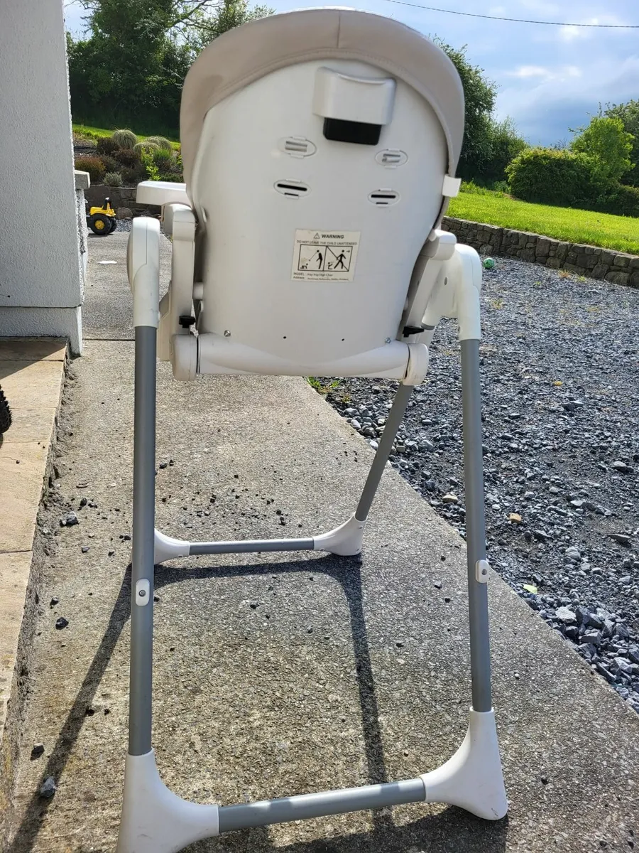 Nup Nup high chair from birth - Image 4