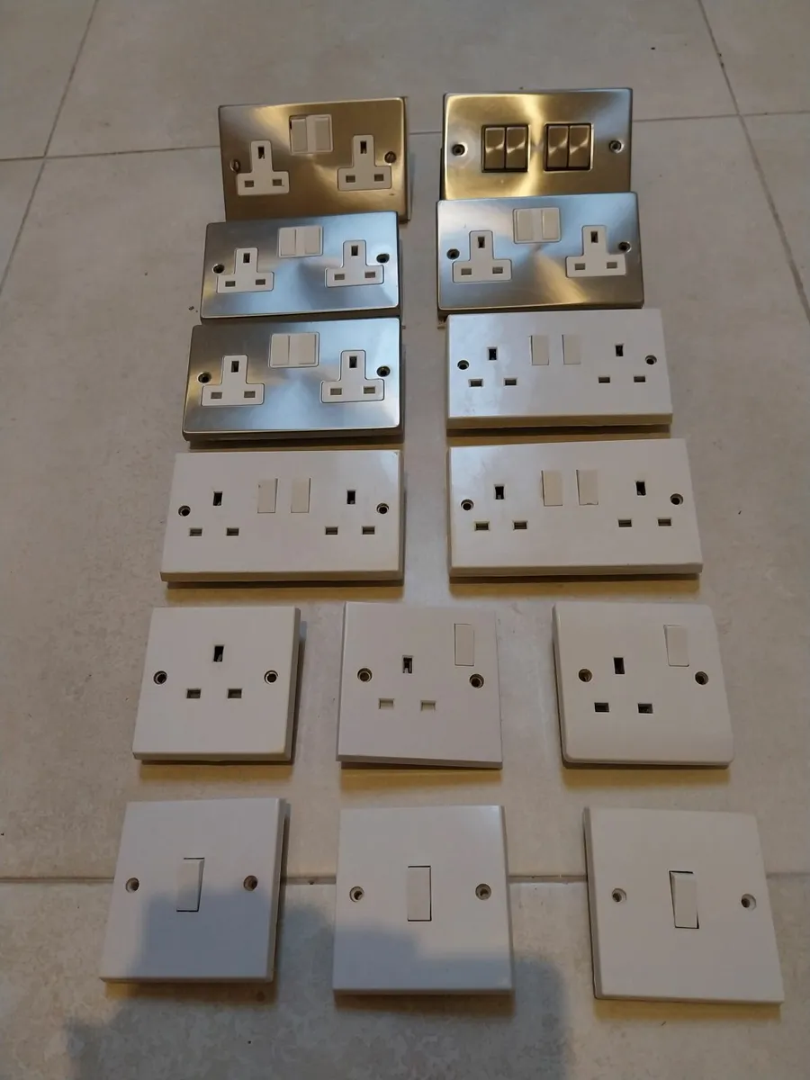 Lot of Electrical Sockets & Light Switches - Image 2