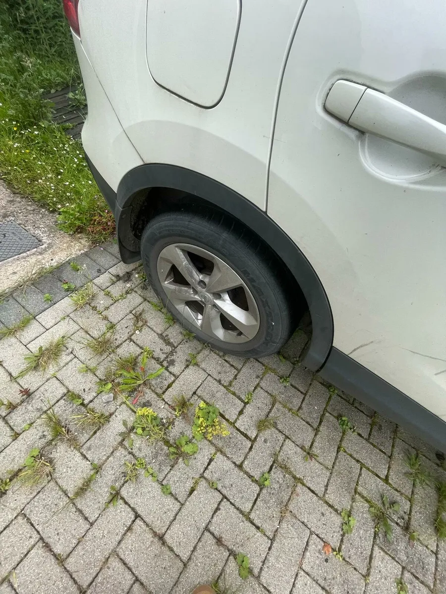Car - Image 3