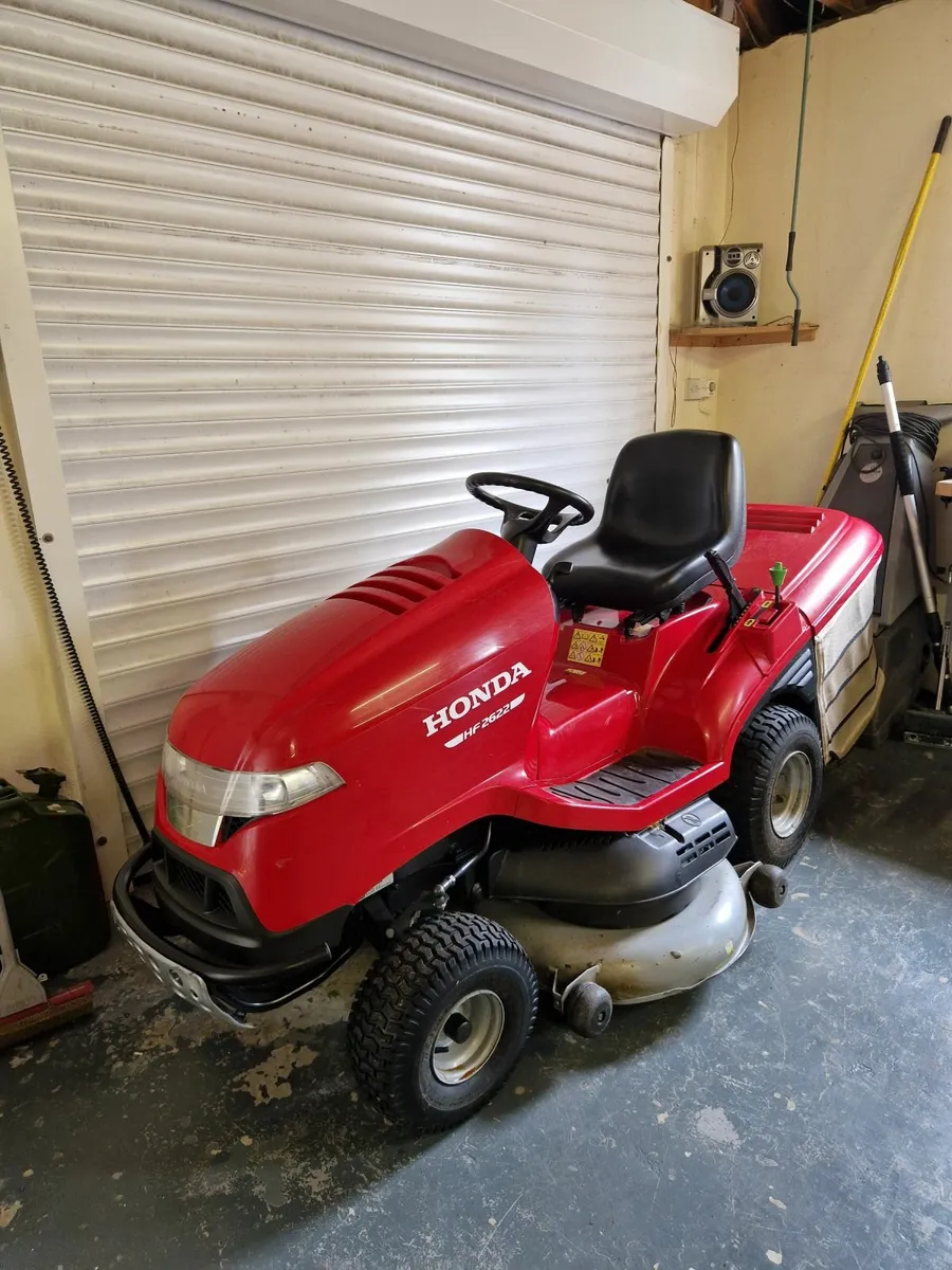 Honda ride on lawnmower - Image 1