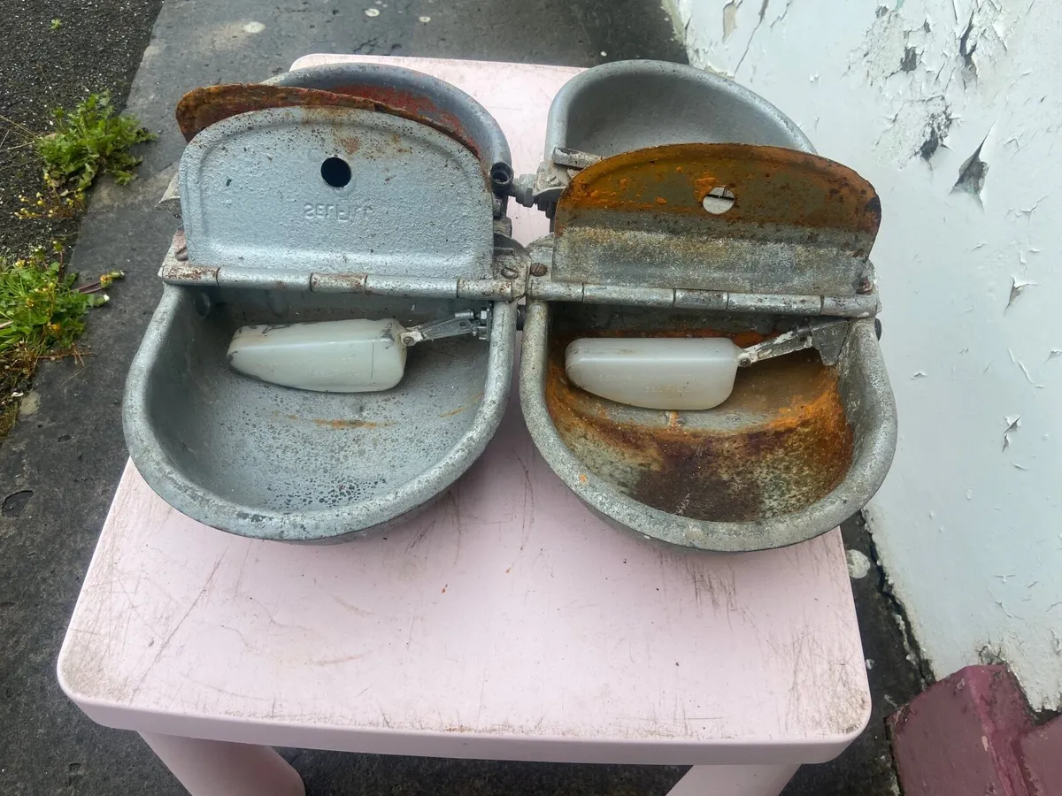 Water troughsX4 - Image 3