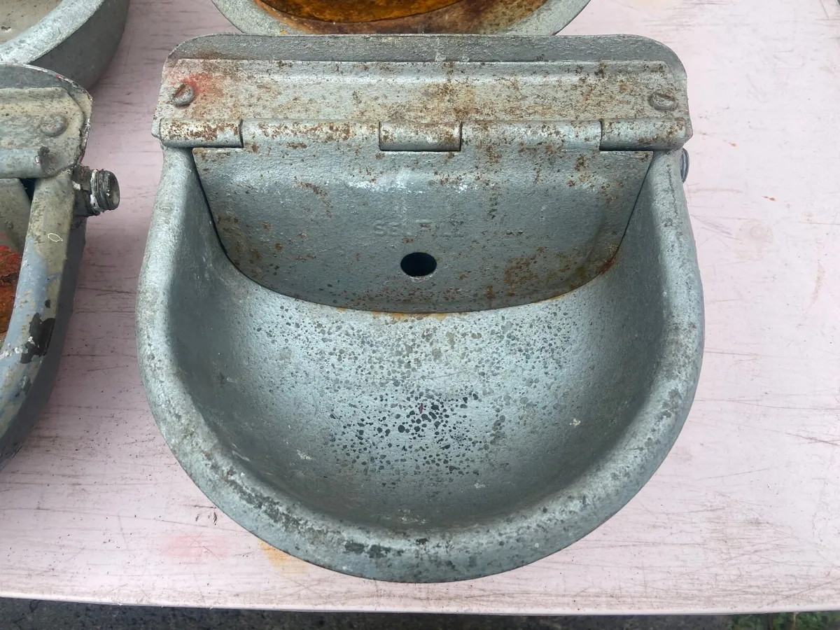 Water troughsX4 - Image 1