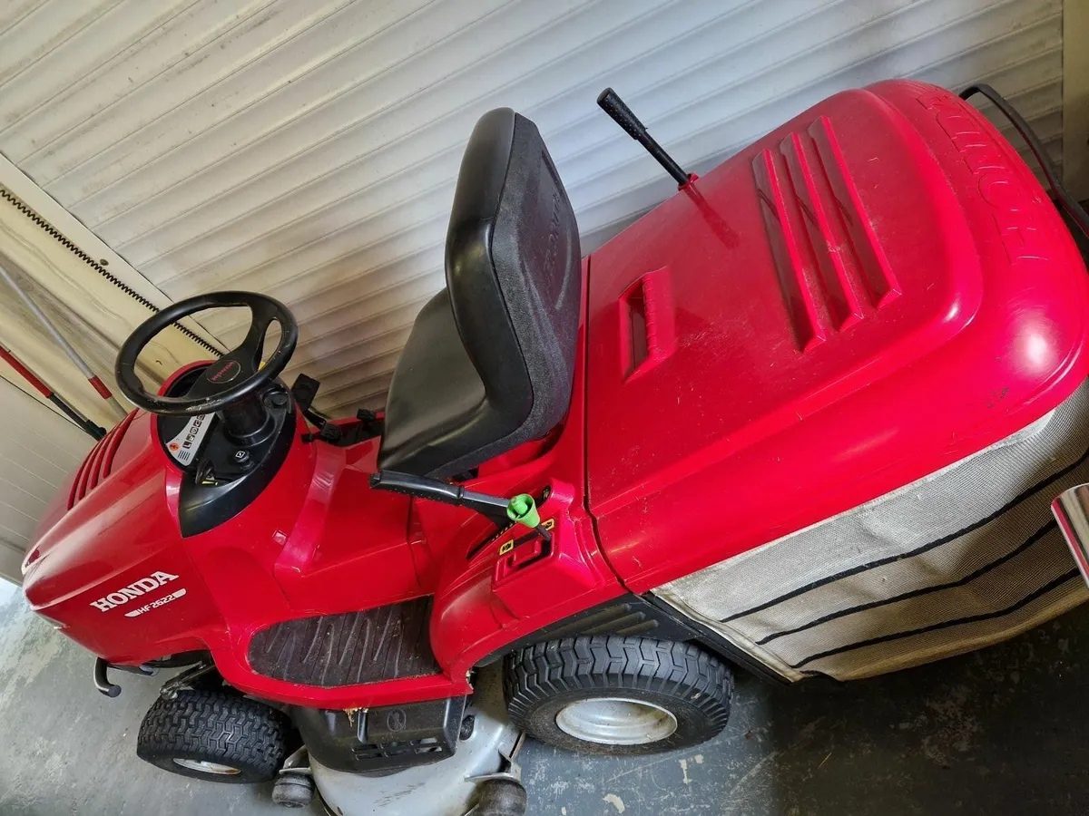 Honda ride on lawnmower - Image 3