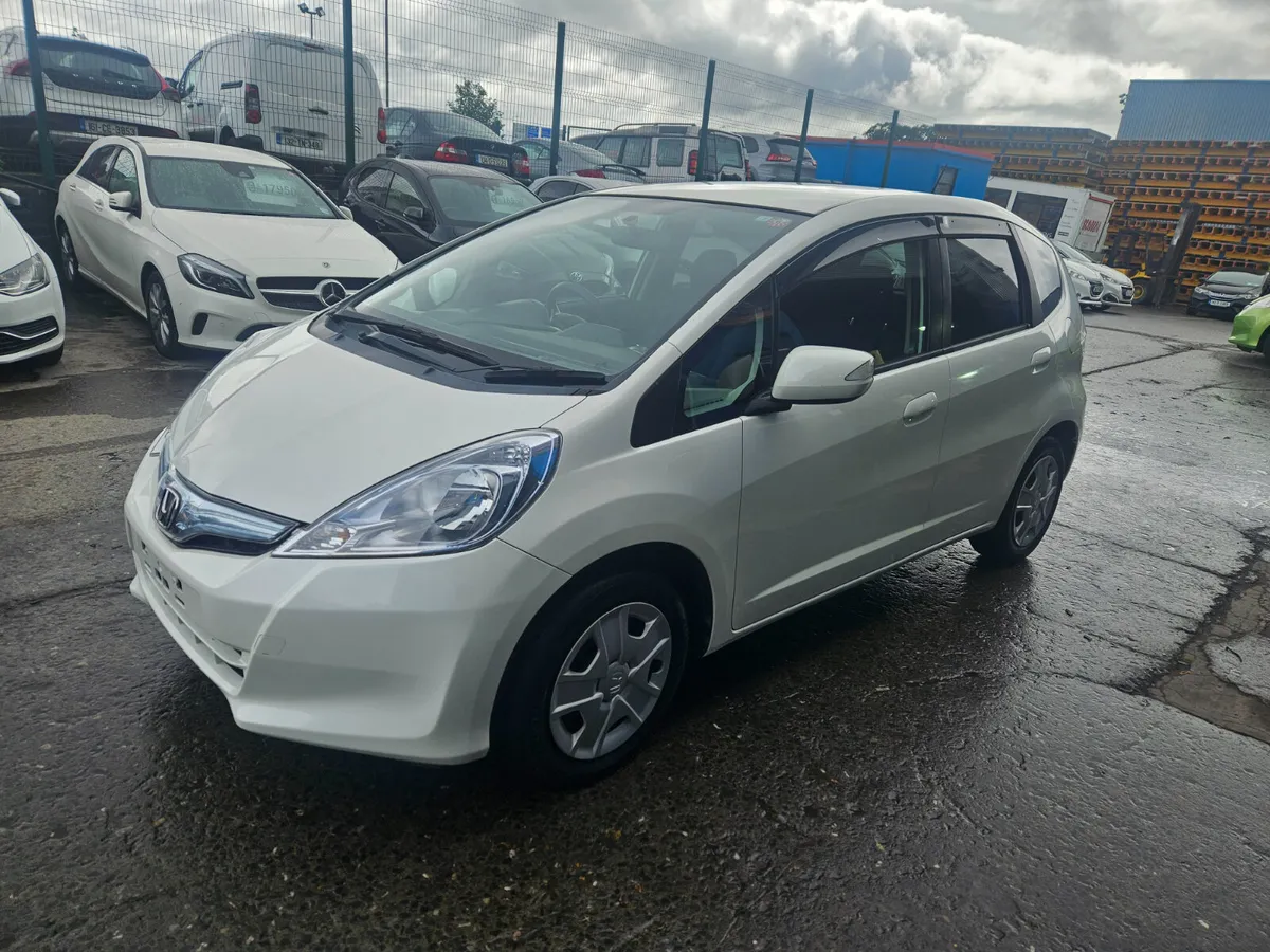 2012 Honda Fit 1.3 Automatic Hybrid - Image 3