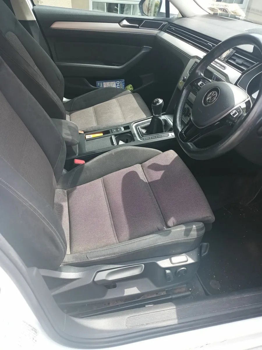 Volkswagen Passat 2016 - Image 3