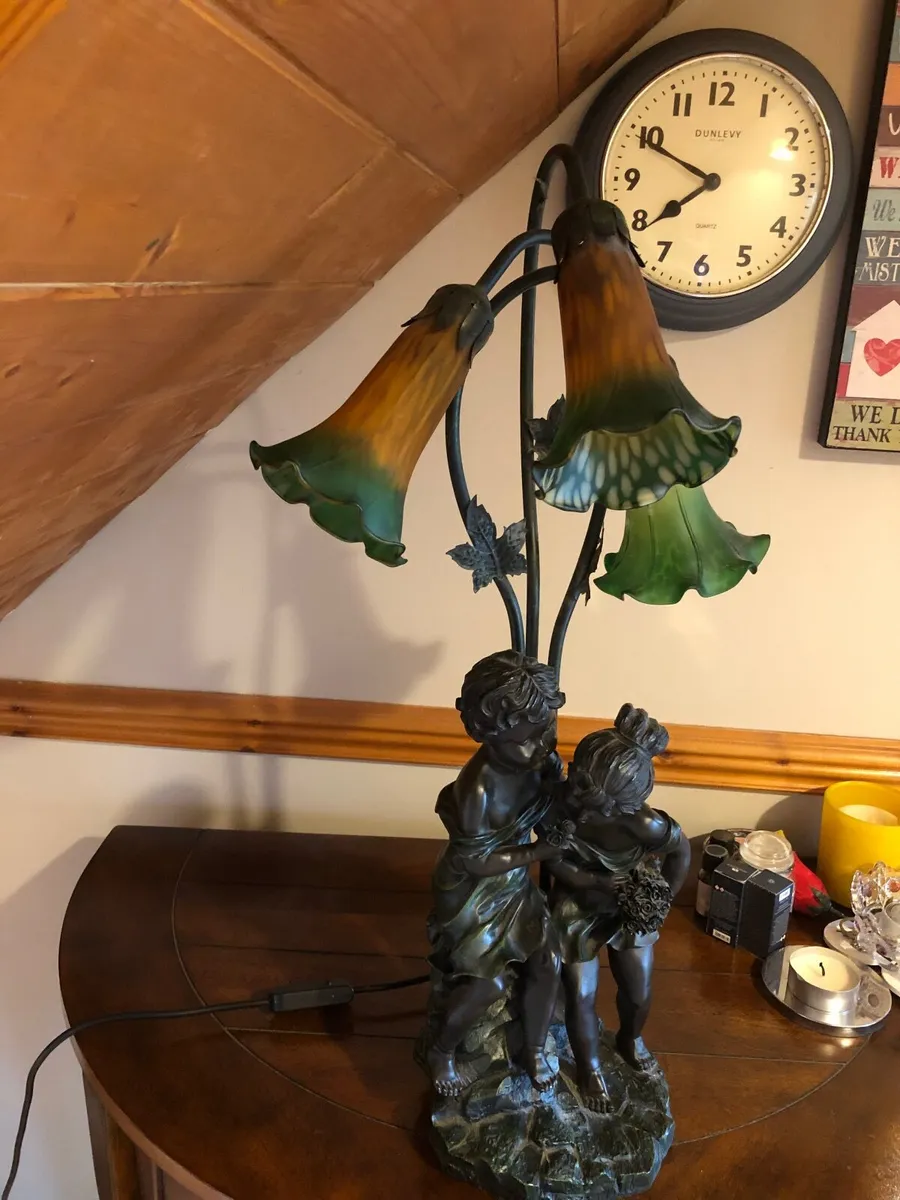 A table lamp - Image 1
