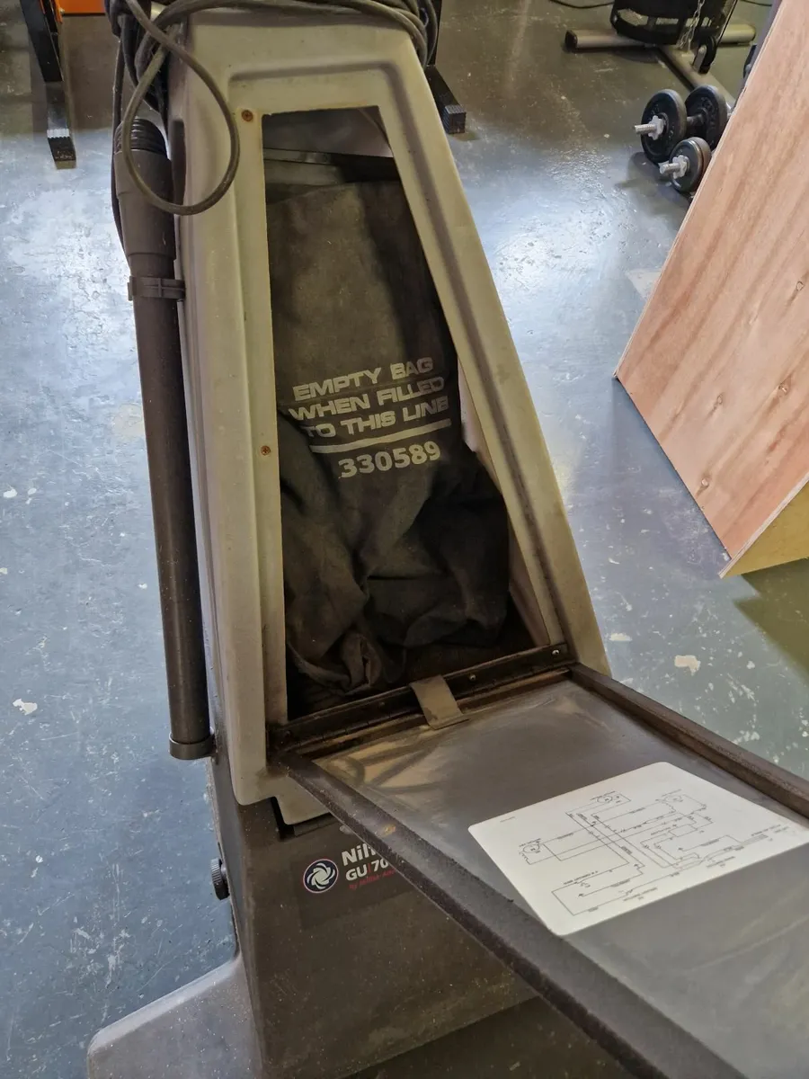 Nilfisk GU700A industrial hoover - Image 3