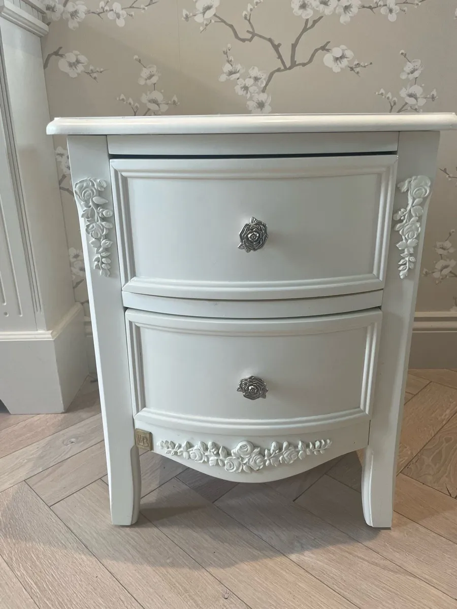 1 Bedside locker - Image 1