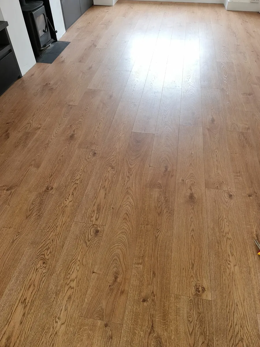 Wood laminate floor AC4 - Image 2