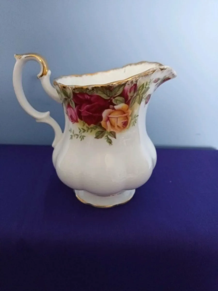 ROYAL ALBERT CHINA  "COUNTRY ROSE'S " MILK JUG - Image 2